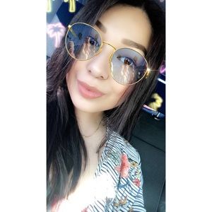 Meet your Posher, Lorena